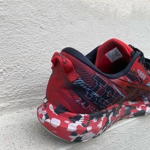 Size 13 Asics men's running shoes